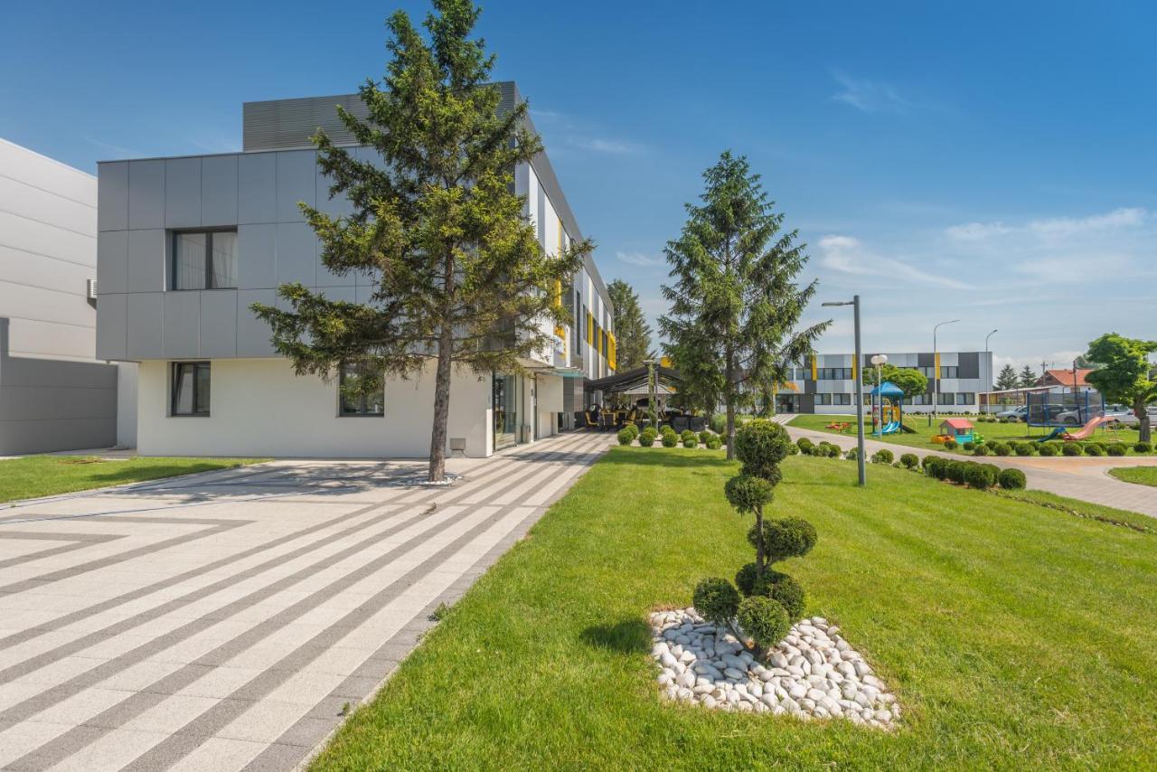 Hotel Stobex Лозница Екстер'єр фото