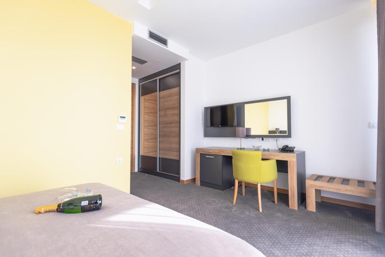 Hotel Stobex Лозница Екстер'єр фото