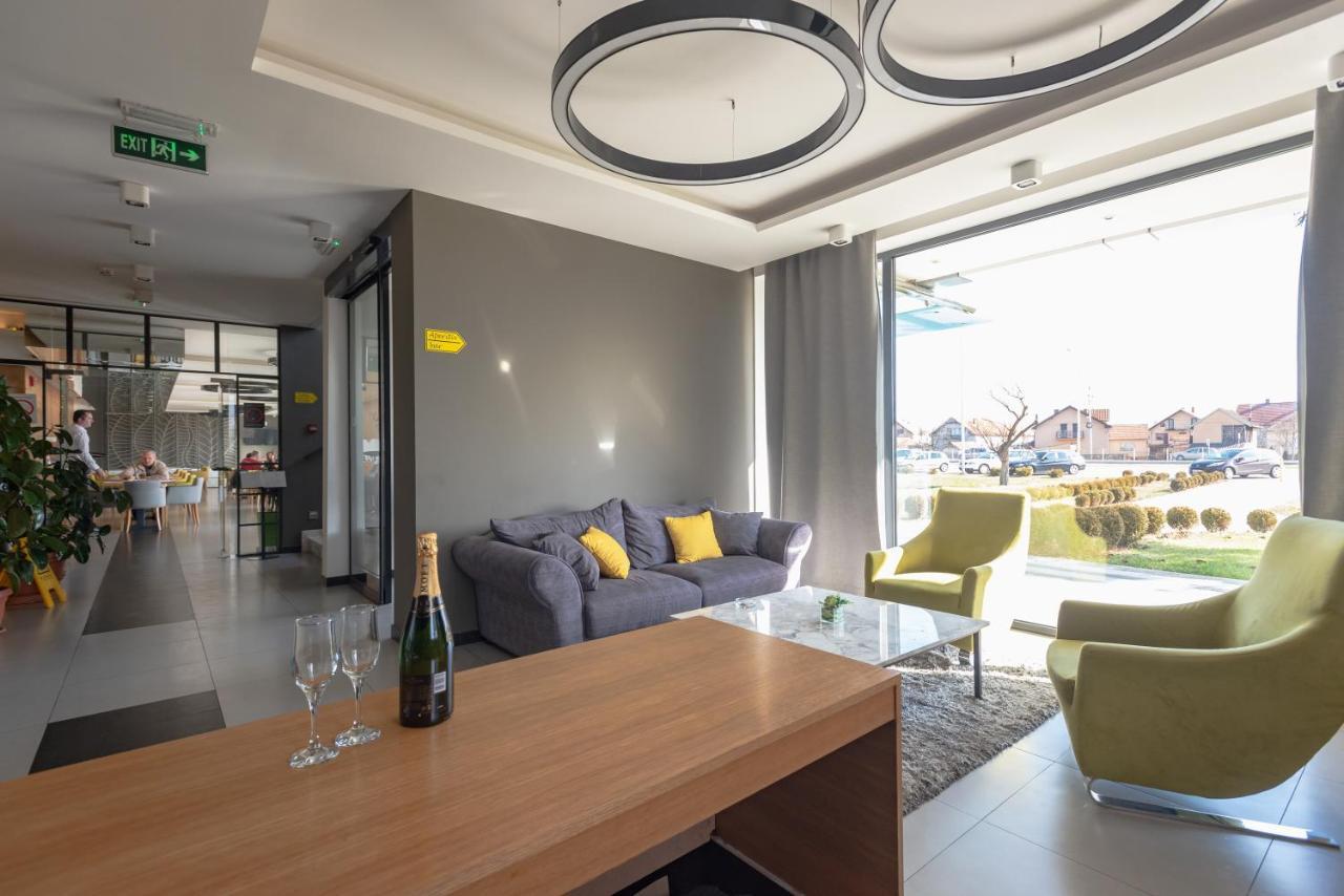 Hotel Stobex Лозница Екстер'єр фото
